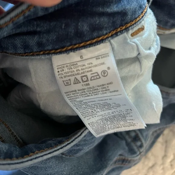 Old Navy Mid-Rise Rockstar Skinny Jeans - Picture 5 of 6